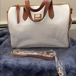 Pebble leather hand bag